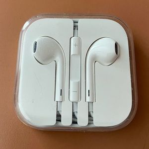 Apple Earbuds.